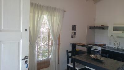 Departamento en alquiler en Valeria del Mar. 2 ambientes, 1 baño y capacidad de 1 a 3 personas. A 350 m de la playa