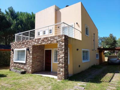 Casa en alquiler en Valeria del Mar. 4 ambientes, 2 baños y capacidad de 2 a 6 personas. 