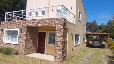 Casa en alquiler en Valeria del Mar. 4 ambientes, 2 baños y capacidad de 2 a 6 personas. 