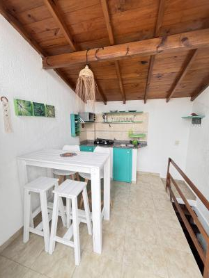 Departamento en alquiler en Valeria del Mar. 2 ambientes, 1 baño y capacidad de 1 a 2 personas. A 50 m de la playa