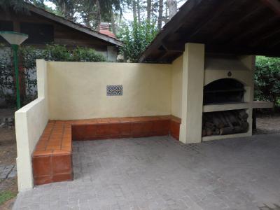 Casa en alquiler en Valeria del Mar. 4 ambientes, 2 baños y capacidad de 2 a 4 personas. 