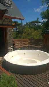 Cabaña en alquiler en Valeria del Mar. 3 ambientes, 2 baños y capacidad de 2 a 4 personas. Tour virtual 360. 